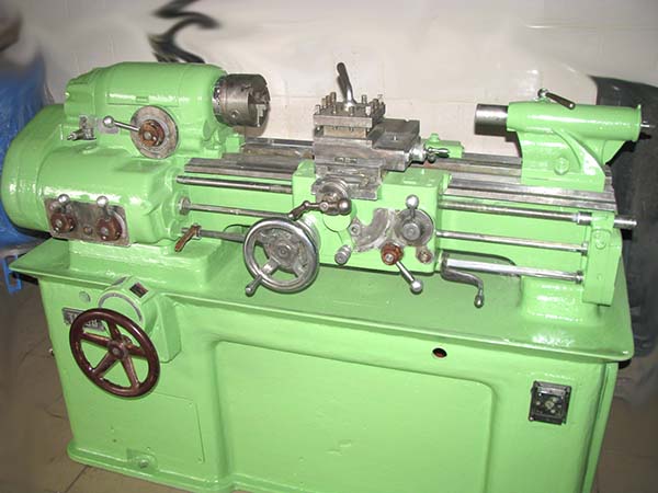 Фото токарно-гвинторізного верстата Т135в